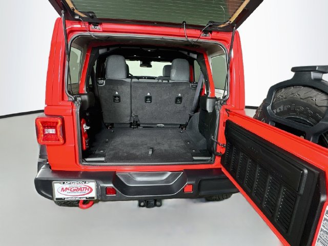 Used 2025 Jeep Wrangler Unlimited Rubicon w/ Convenience Group AWD/4WD image 29