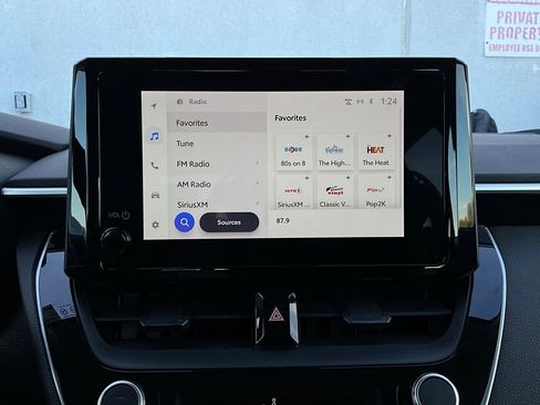 Used 2025 Toyota Corolla LE image 27