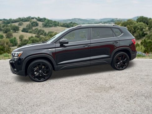 Used 2023 Volkswagen Taos SE FWD image 4