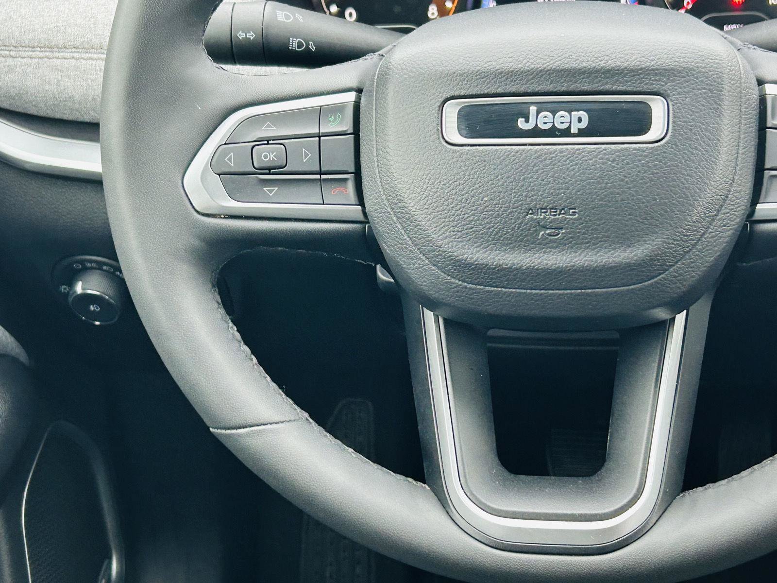 Used 2023 Jeep Compass Latitude w/ Sun and Sound Group AWD/4WD image 15