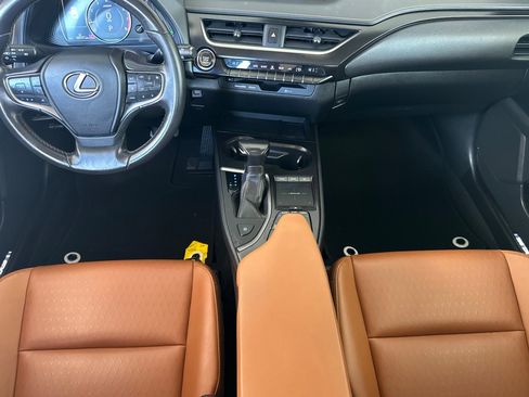 Used 2020 Lexus UX 200 image 10