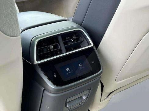 Used 2023 Lucid Air Touring image 4