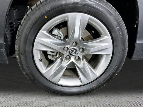 Used 2019 Toyota Highlander Limited FWD image 30