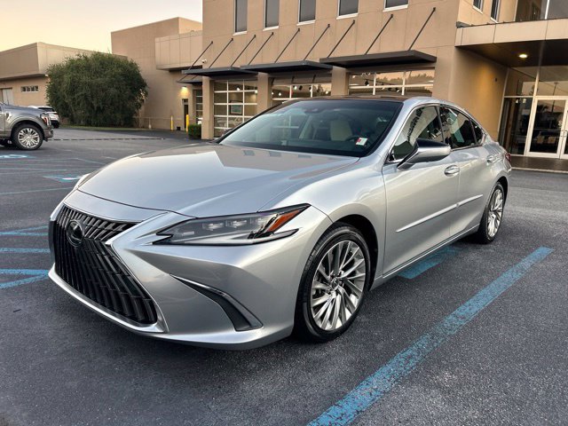 Used 2022 Lexus ES 350 Ultra Luxury w/ Accessory Package 2 FWD image 1