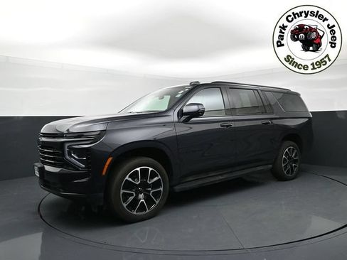 Used 2026 Chevrolet Suburban RST w/ Comfort Package AWD/4WD image 2