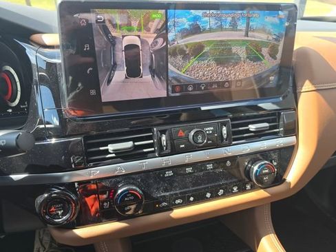 New 2026 Nissan Pathfinder Platinum image 8