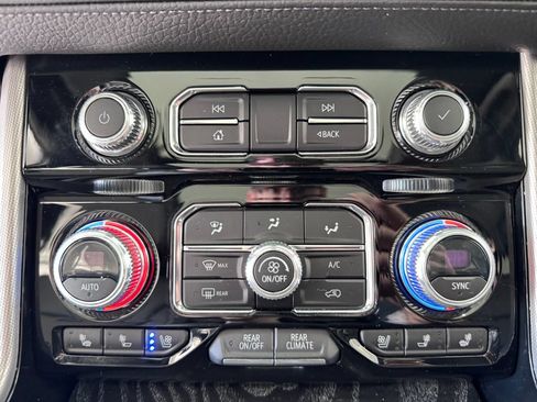 Certified 2023 GMC Yukon Denali AWD/4WD image 18