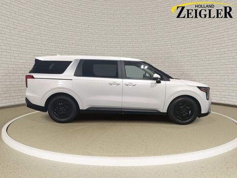 New 2026 Kia Carnival LXS image 4
