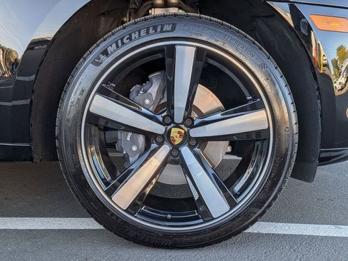 Certified 2026 Porsche Macan AWD/4WD image 12
