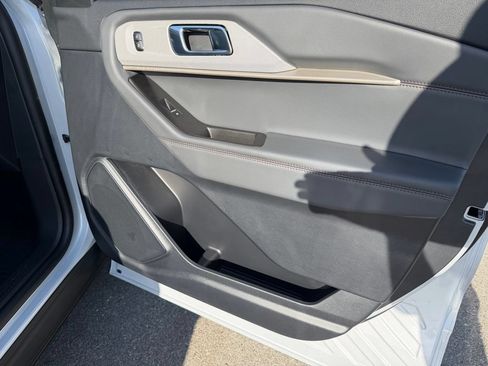New 2026 Ford Explorer Active w/ Active Comfort Package RWD image 7