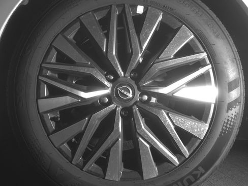 Used 2025 Nissan Altima 2.5 SV FWD image 12