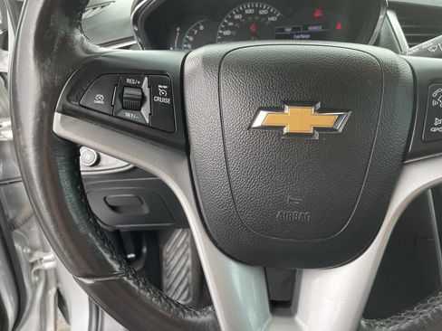 Used 2018 Chevrolet Trax LT w/ LT Convenience Package FWD image 24