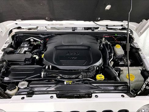Used 2018 Jeep Wrangler Unlimited Sahara AWD/4WD image 31