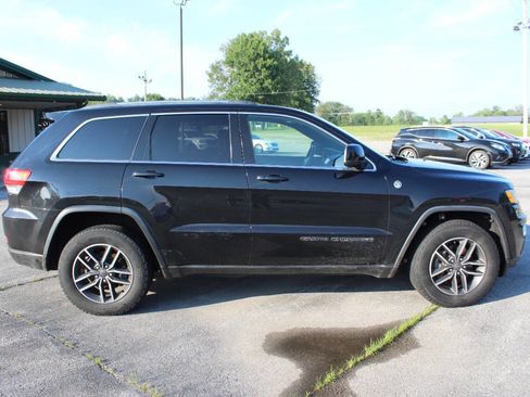 Used 2019 Jeep Grand Cherokee Laredo w/ 18" Wheel & 8.4" Radio Group image 2