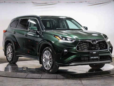 Used 2023 Toyota Highlander Platinum FWD image 5