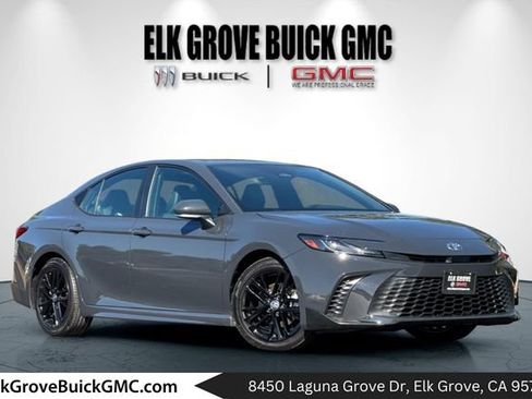 Used 2025 Toyota Camry SE FWD image 1