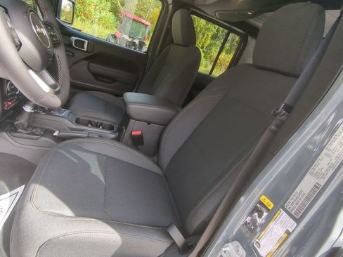 New 2025 Jeep Gladiator Willys image 11