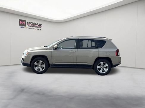 Used 2017 Jeep Compass Latitude AWD/4WD image 5