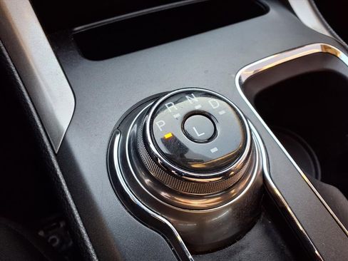 Used 2020 Ford Fusion SE image 23