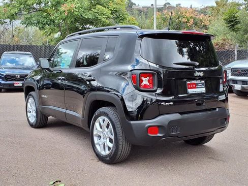 Used 2018 Jeep Renegade Latitude AWD/4WD image 7