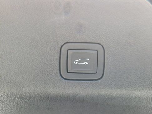 Used 2024 Chevrolet Tahoe LT RWD image 11