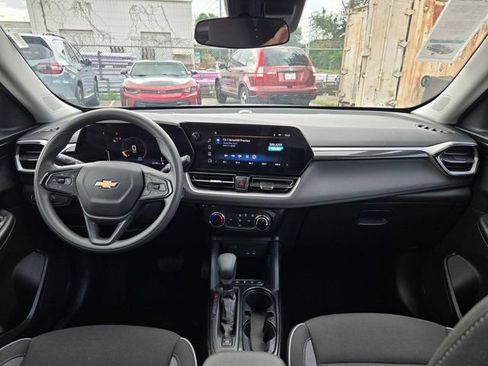 Used 2025 Chevrolet TrailBlazer LT AWD/4WD image 24