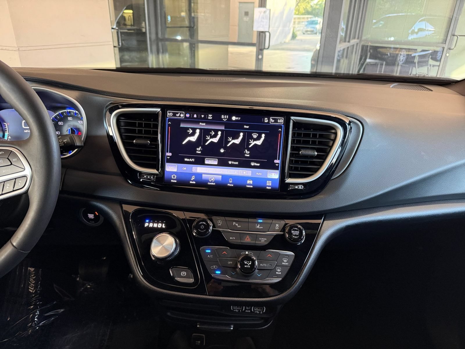 Used 2025 Chrysler Pacifica Select FWD image 16