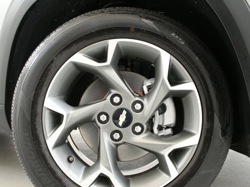 Used 2024 Chevrolet Trax LT w/ Driver Confidence Package FWD image 33