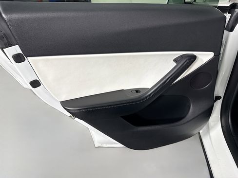 Used 2021 Tesla Model Y Performance image 25