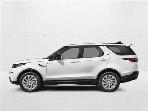 New 2026 Land Rover Discovery S image 3