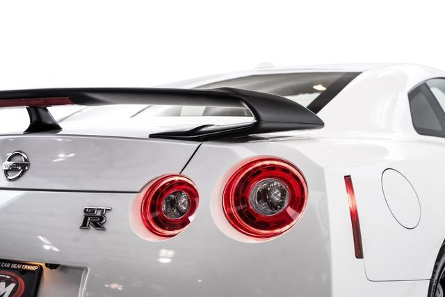 Used 2015 Nissan GT-R Black Edition AWD/4WD image 13