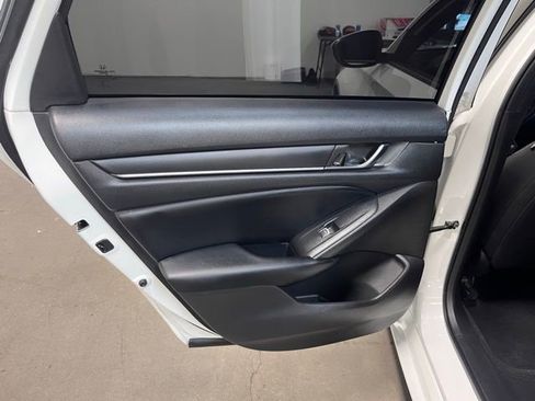 Used 2018 Honda Accord Sport image 19