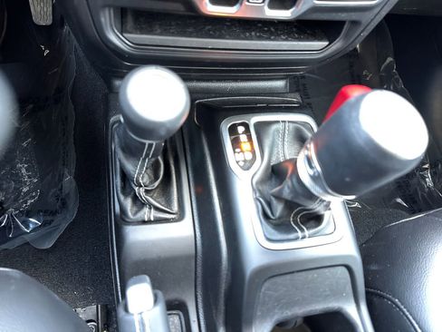 Certified 2018 Jeep Wrangler Unlimited Sahara image 38