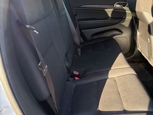 Used 2020 Jeep Grand Cherokee Laredo w/ 18" Wheel & 8.4" Radio Group image 15