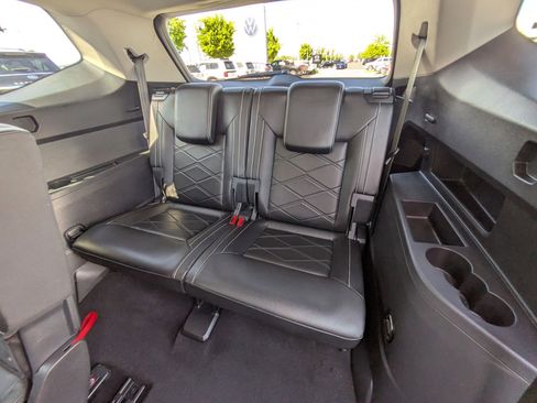 Used 2024 Volkswagen Atlas SE AWD/4WD image 31