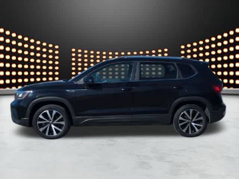 Used 2024 Volkswagen Taos SE image 5