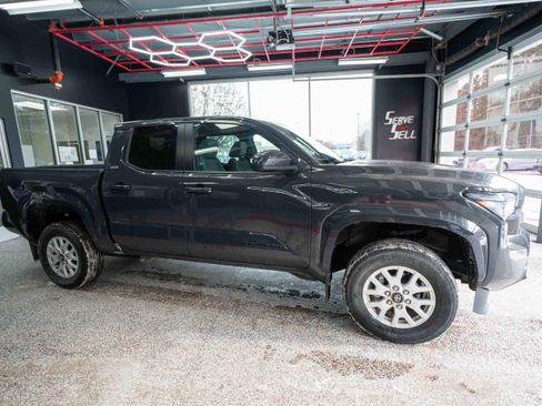 Used 2024 Toyota Tacoma SR5 image 5