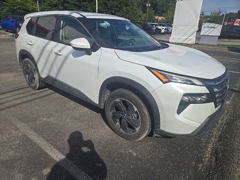 Used 2025 Nissan Rogue SV AWD/4WD image 5