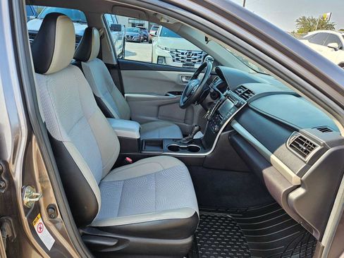 Used 2017 Toyota Camry SE FWD image 17
