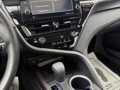 Used 2021 Toyota Camry LE w/ Audio Upgrade Package image 12