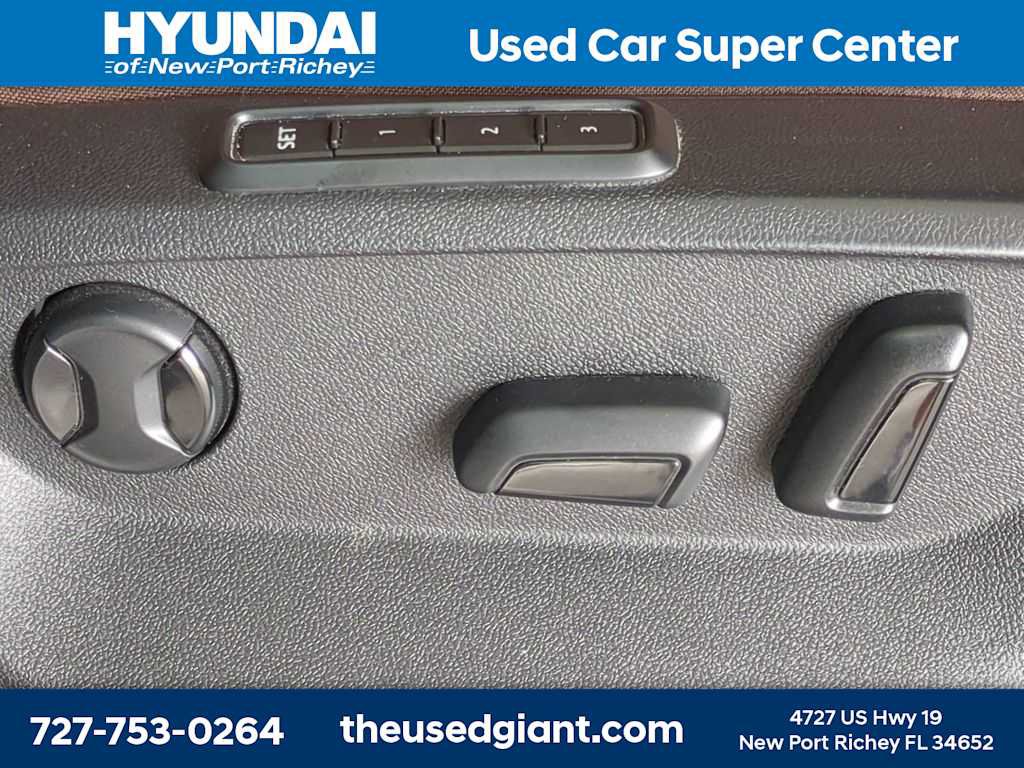 Used 2021 Volkswagen Atlas SEL R-Line FWD image 23