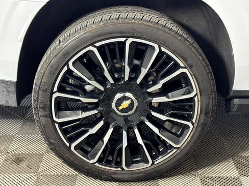 Certified 2026 Chevrolet Suburban High Country AWD/4WD image 14