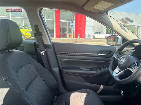 Used 2024 Nissan Altima 2.5 SV w/ SV Premium Package AWD/4WD image 9