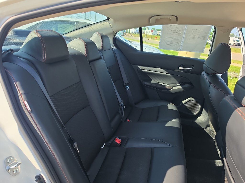 Used 2024 Nissan Altima 2.5 SR FWD image 12