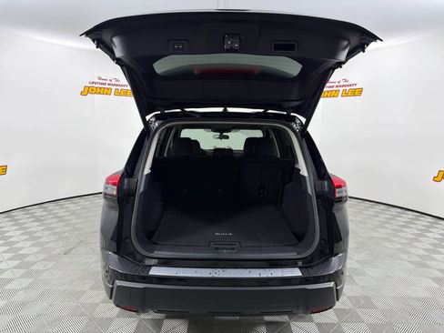 Used 2025 Nissan Rogue SV w/ SV Premium Package image 5