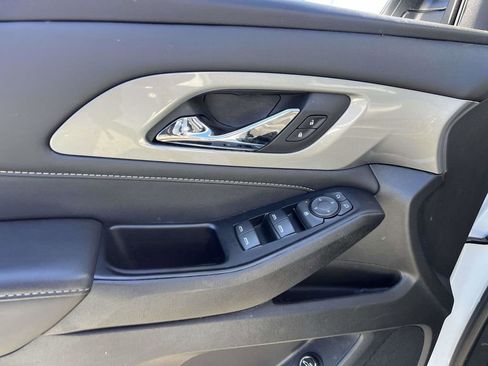 Used 2023 Chevrolet Traverse LT image 21