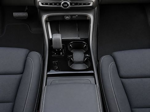 Certified 2023 Volvo C40 P8 Recharge Ultimate AWD/4WD image 19
