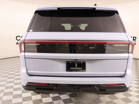 New 2026 Lincoln Navigator Reserve AWD/4WD image 24