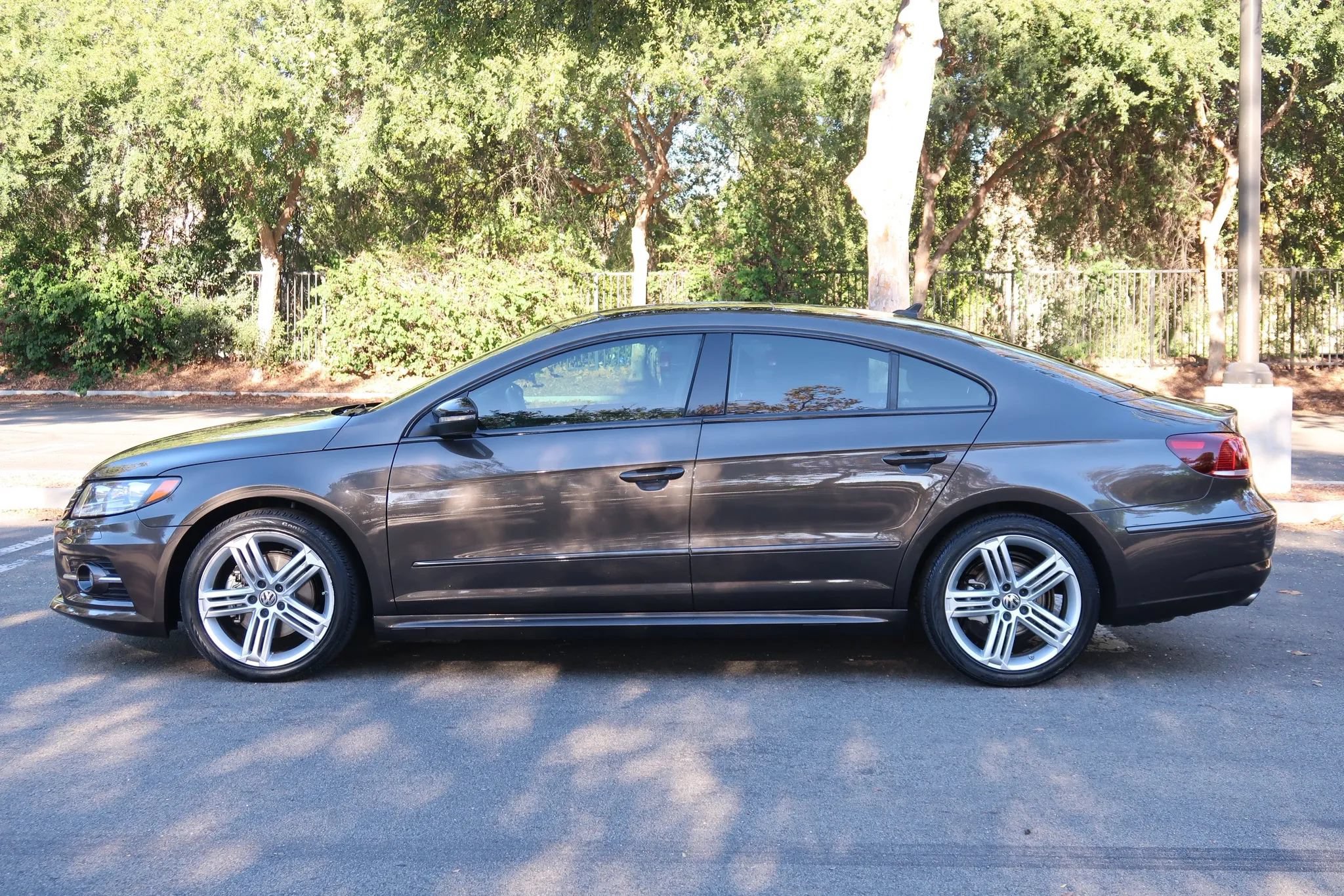 Used 2017 Volkswagen CC R-Line Executive FWD image 4