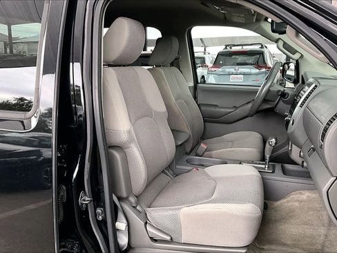 Used 2012 Nissan Frontier SV w/ SV Premium Utility Pkg image 8